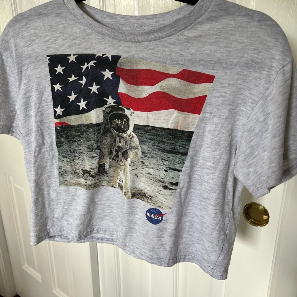 Freeze Gray Short, Boxy Crop Tee with NASA Astronaut Design